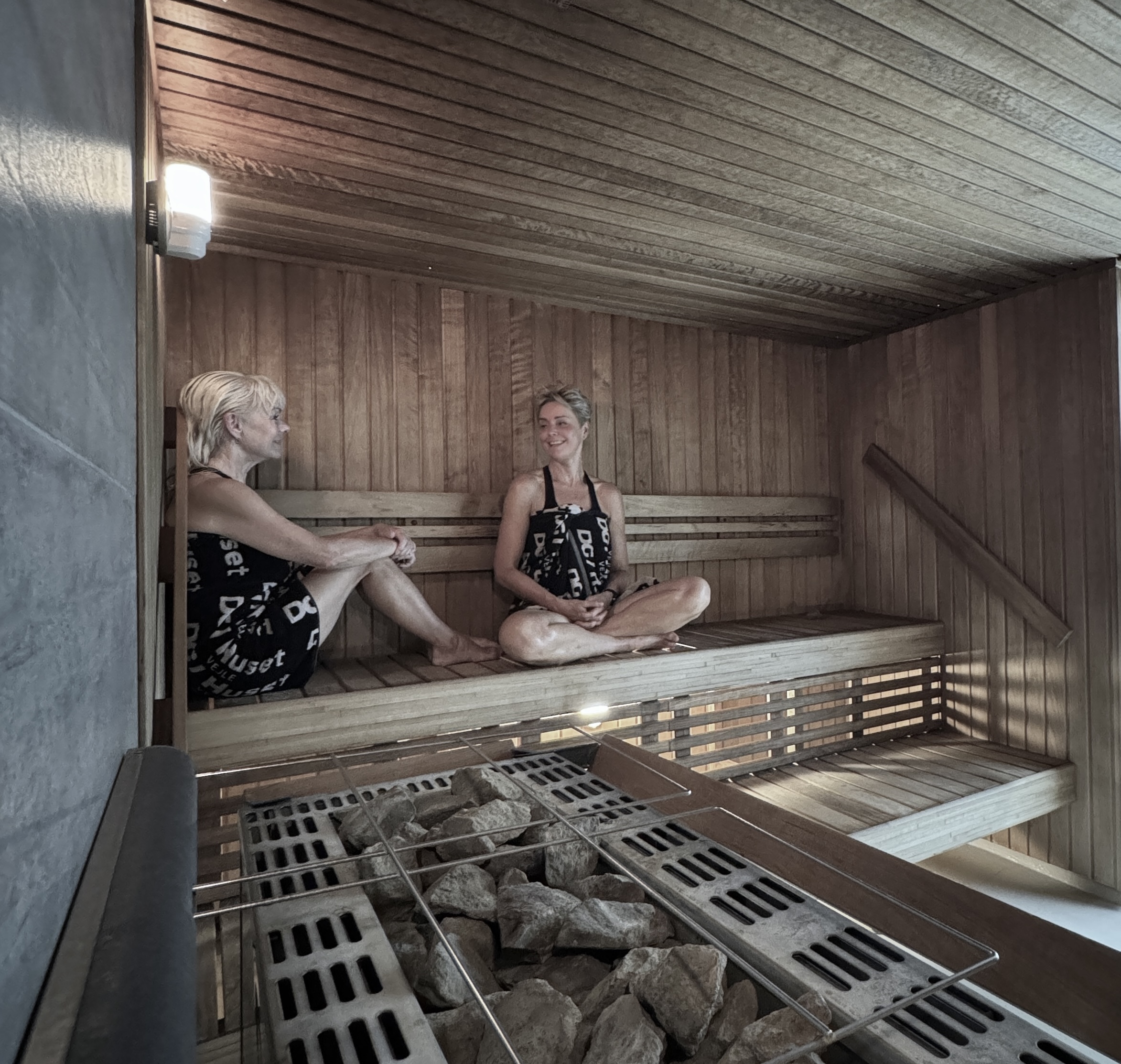 Sauna Jette Og Maj Nedtonet (1)