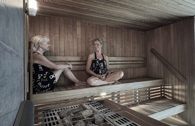 Sauna Jette Og Maj Nedtonet (1)